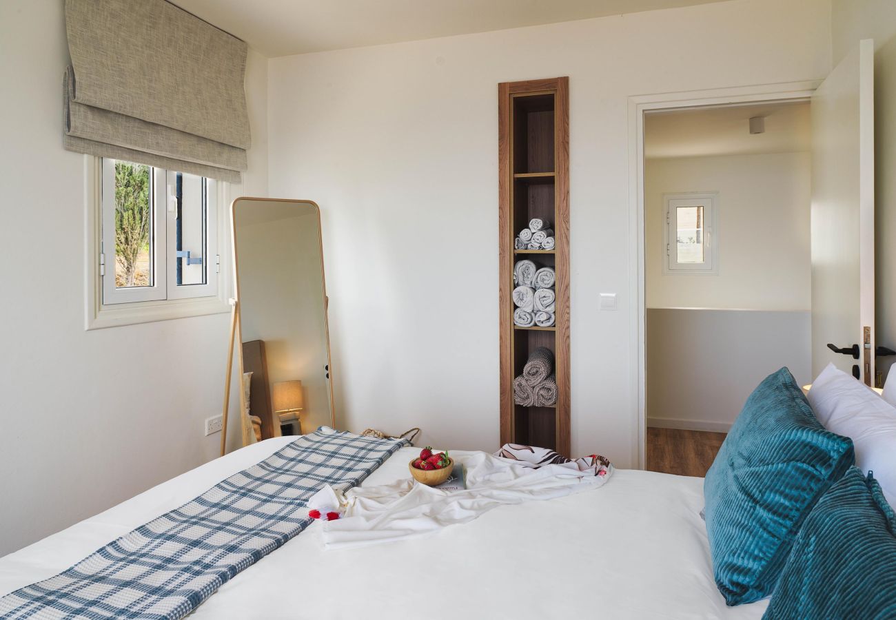 Villa in Pachyammos - Villa Omega | Peaceful Coastal Stay with Sea Views