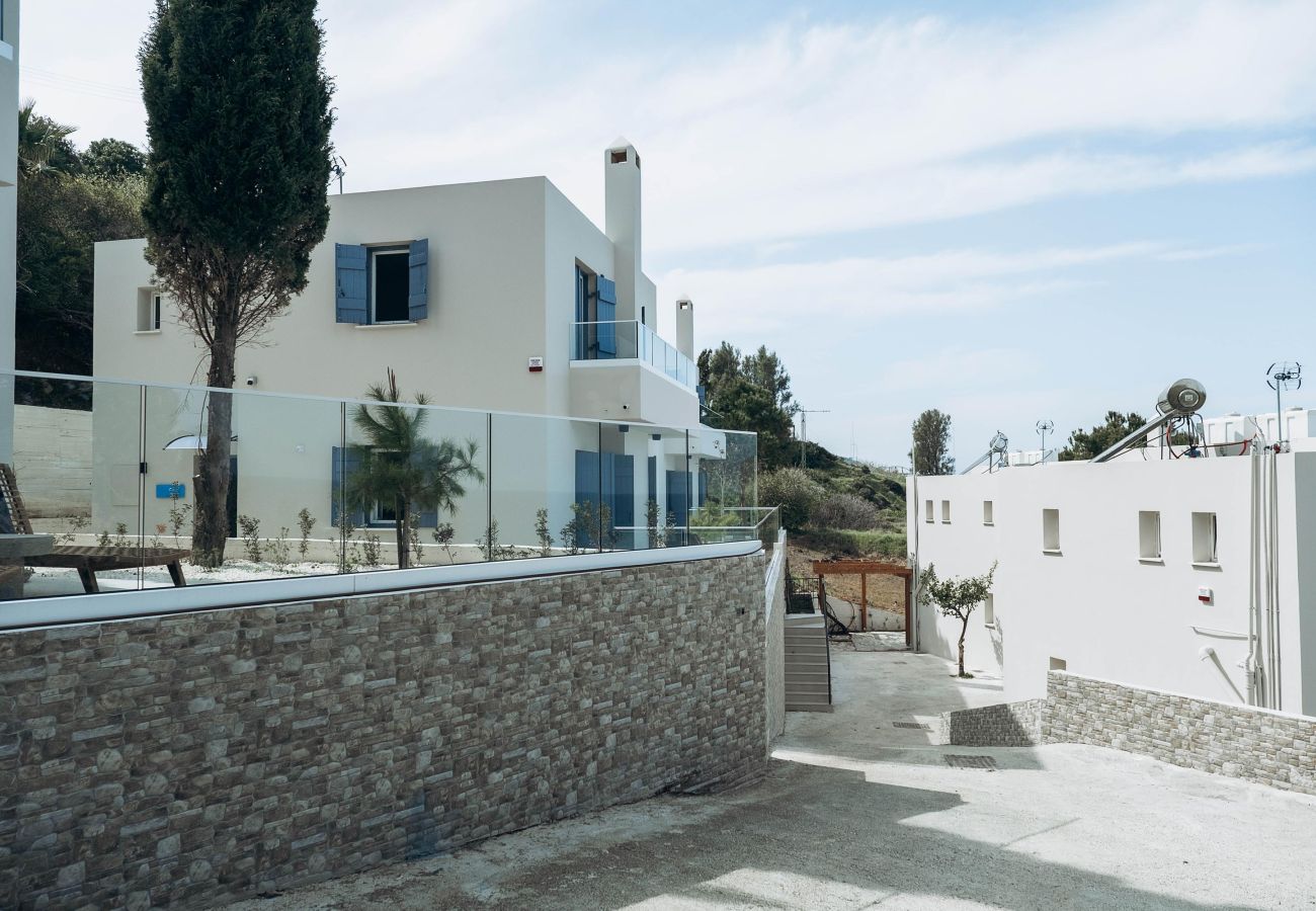 Villa in Pachyammos - Villa Omega | Peaceful Coastal Stay with Sea Views