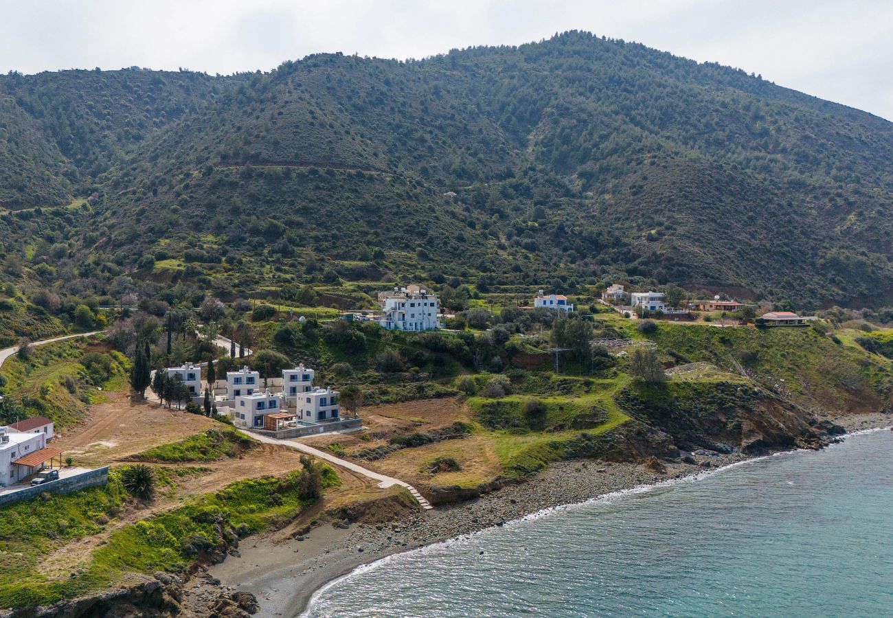 Villa in Pachyammos - Villa Omega | Peaceful Coastal Stay with Sea Views