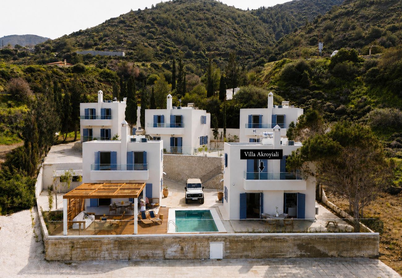 Villa in Pachyammos - Villa Akroyiali | Seafront Serenity