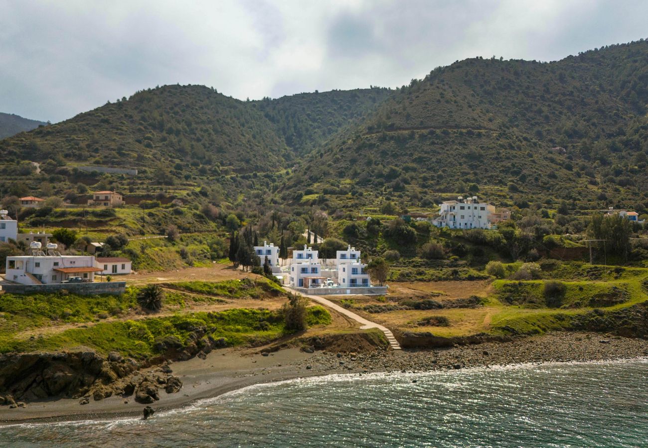 Villa in Pachyammos - Villa Akroyiali | Seafront Serenity