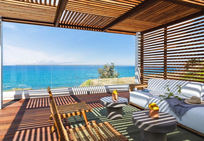 Villa in Pachyammos - Villa Lara | Stylish Retreat with Beach Access 