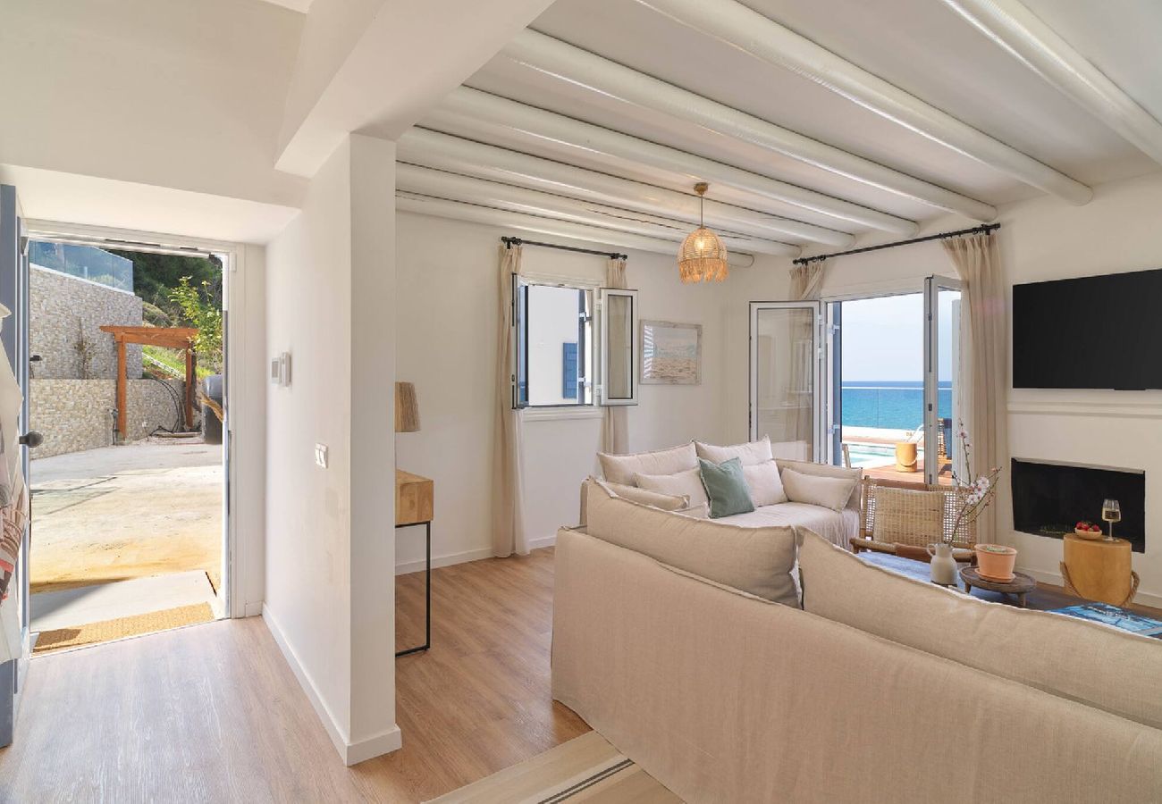 Villa in Polis - Villa Lara | Stylish Retreat with Beach Access 