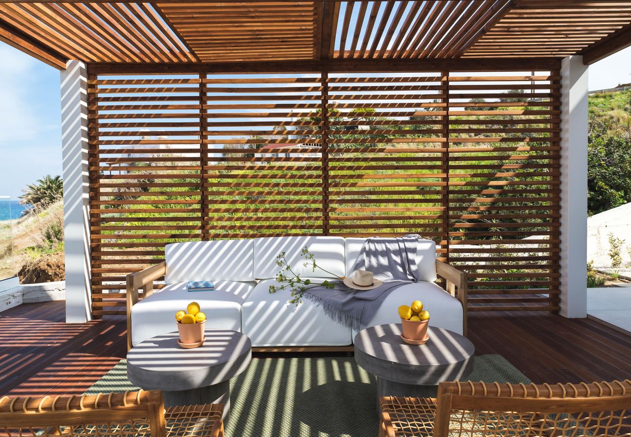 Villa in Pachyammos - Villa Lara | Stylish Retreat with Beach Access