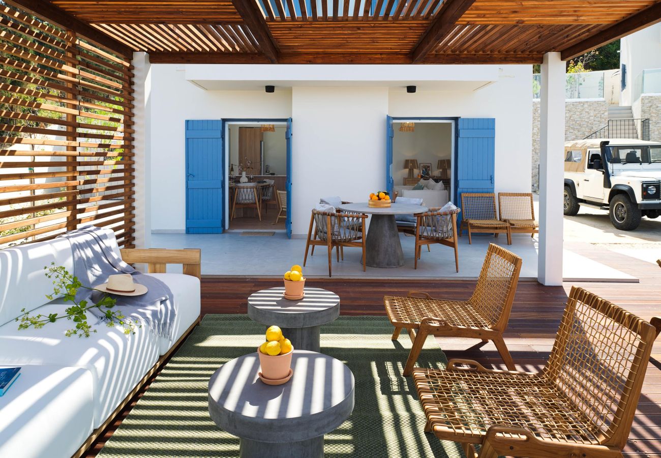Villa in Pachyammos - Villa Lara | Stylish Retreat with Beach Access