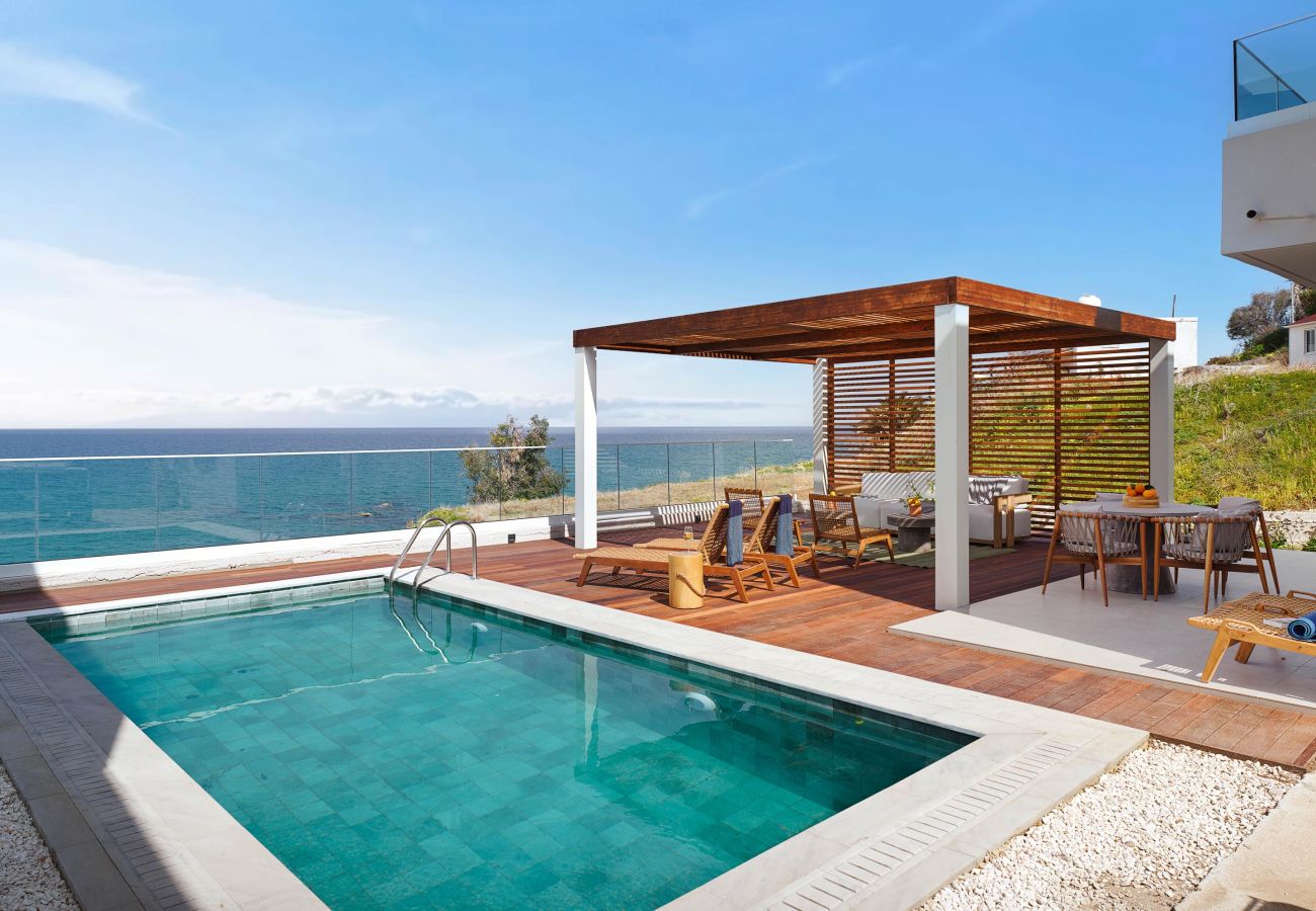 Villa in Pachyammos - Villa Lara | Stylish Retreat with Beach Access