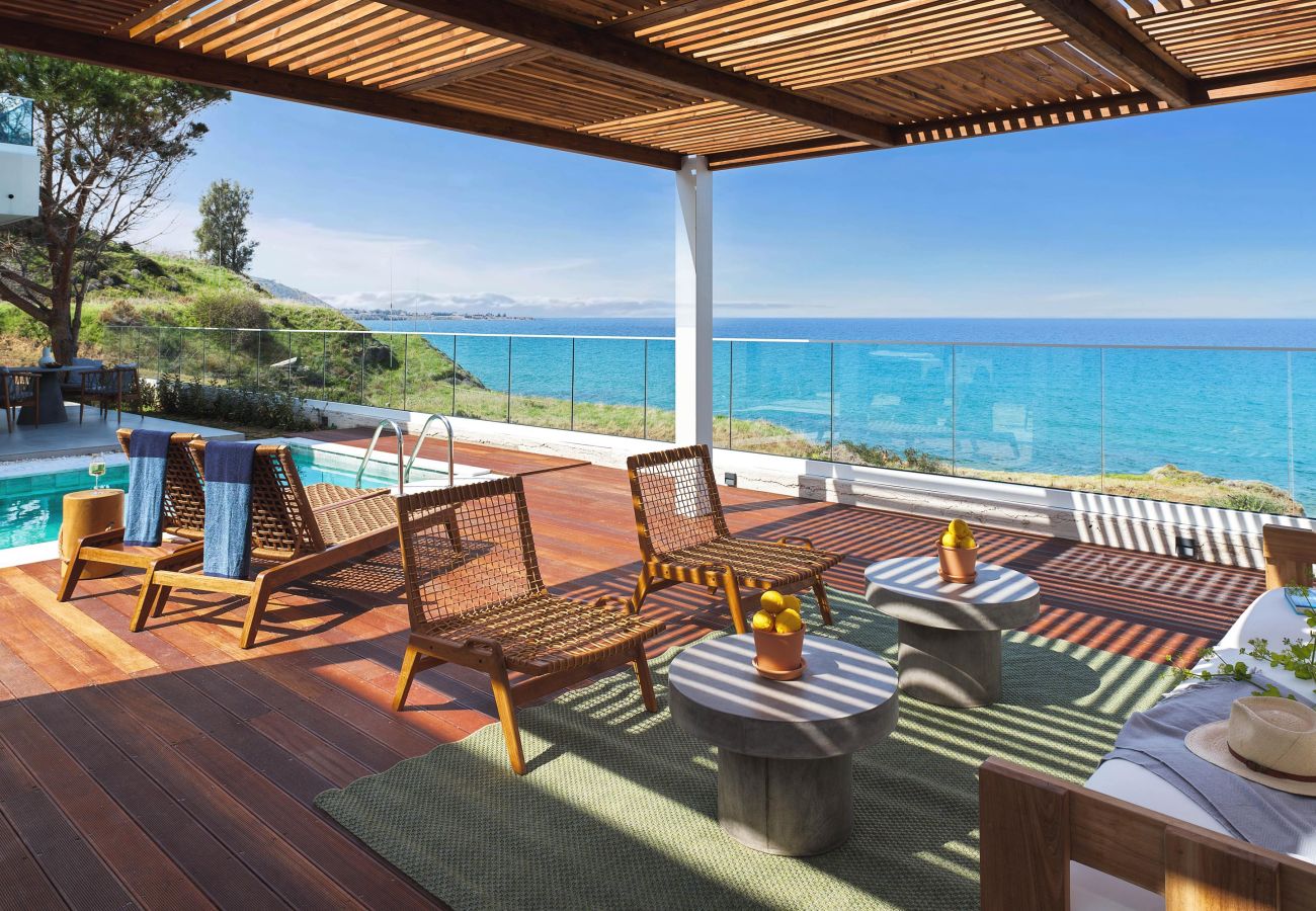 Villa in Pachyammos - Villa Lara | Stylish Retreat with Beach Access