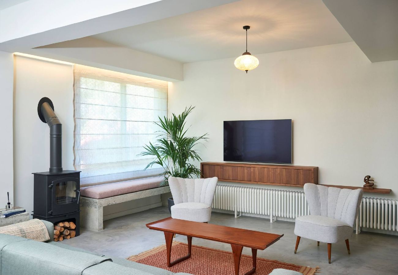 Apartment in Nicosia - Beautifully restored mid-century modern property 