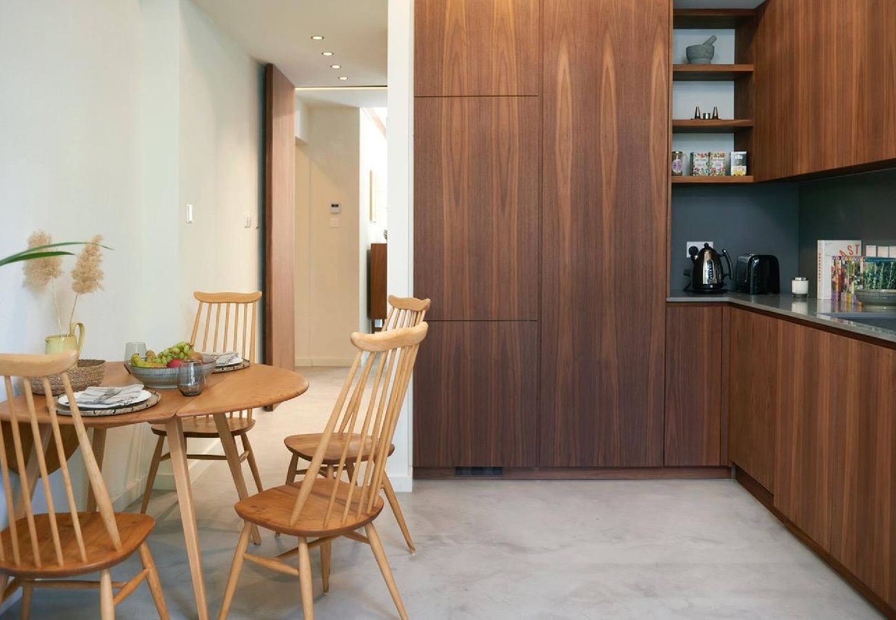 Apartment in Nicosia - Beautifully restored mid-century modern property 