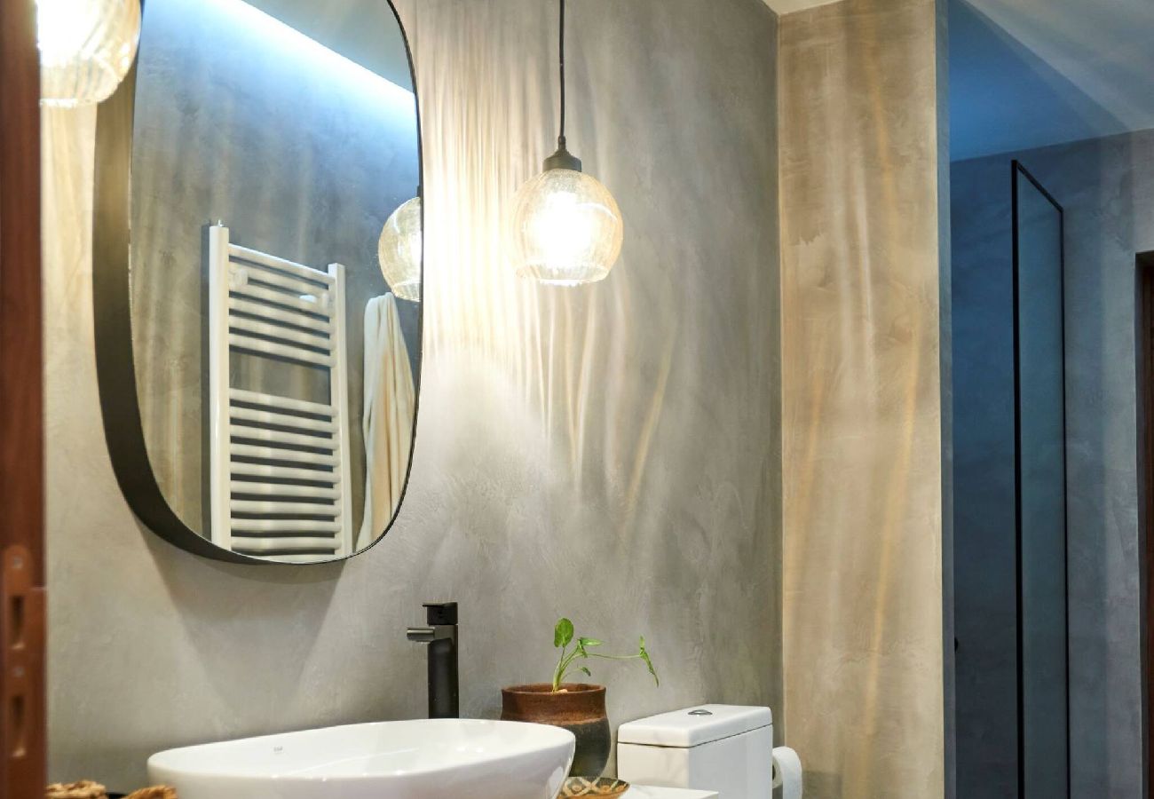 Apartment in Nicosia - Beautifully restored mid-century modern property 