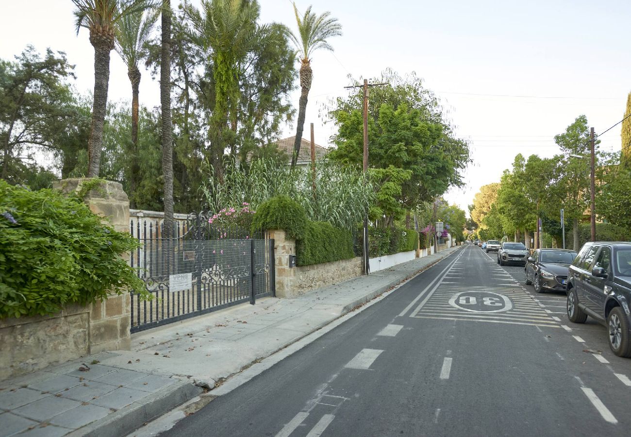 Apartment in Nicosia - Beautifully restored mid-century modern property 