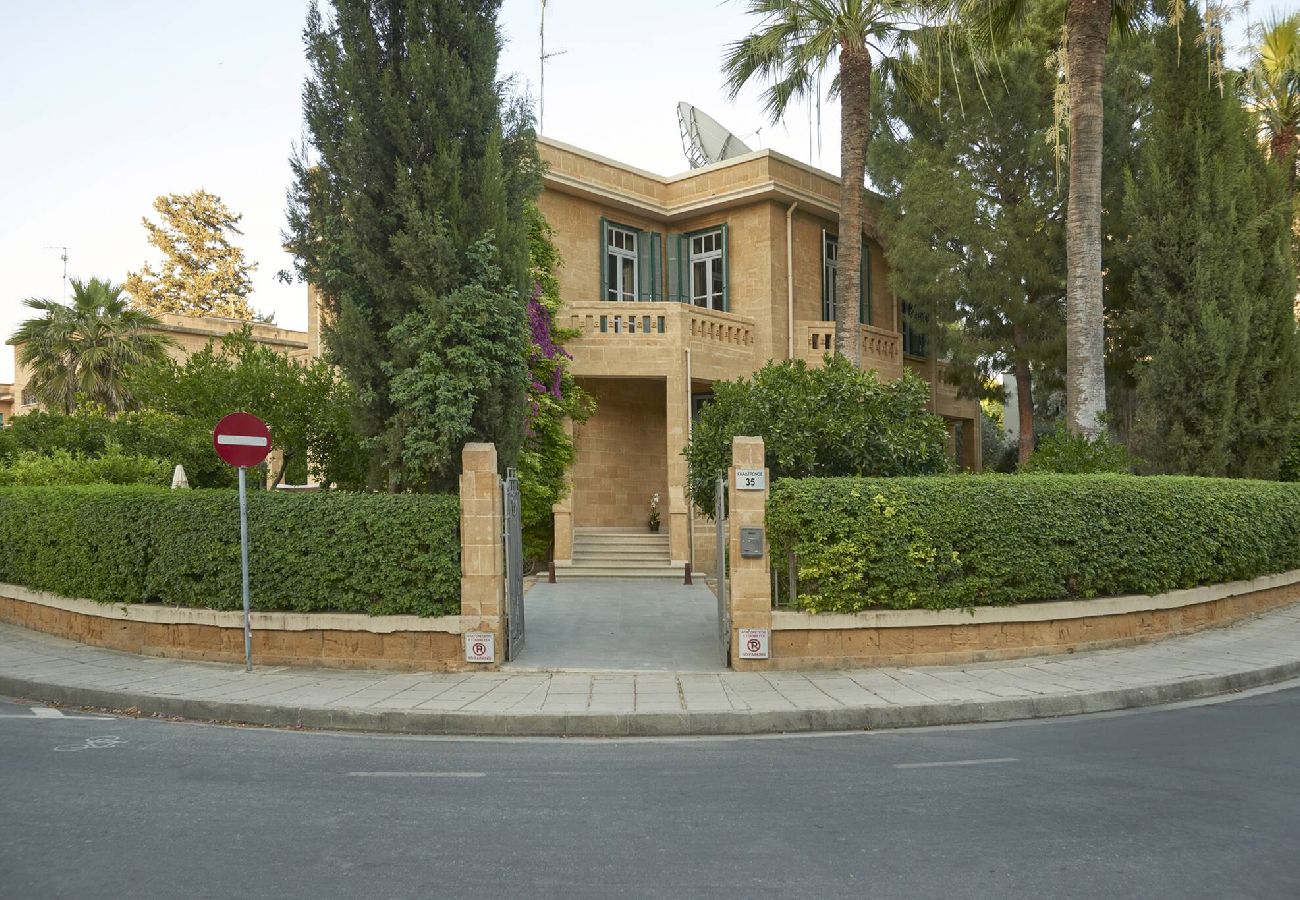 Apartment in Nicosia - Beautifully restored mid-century modern property 