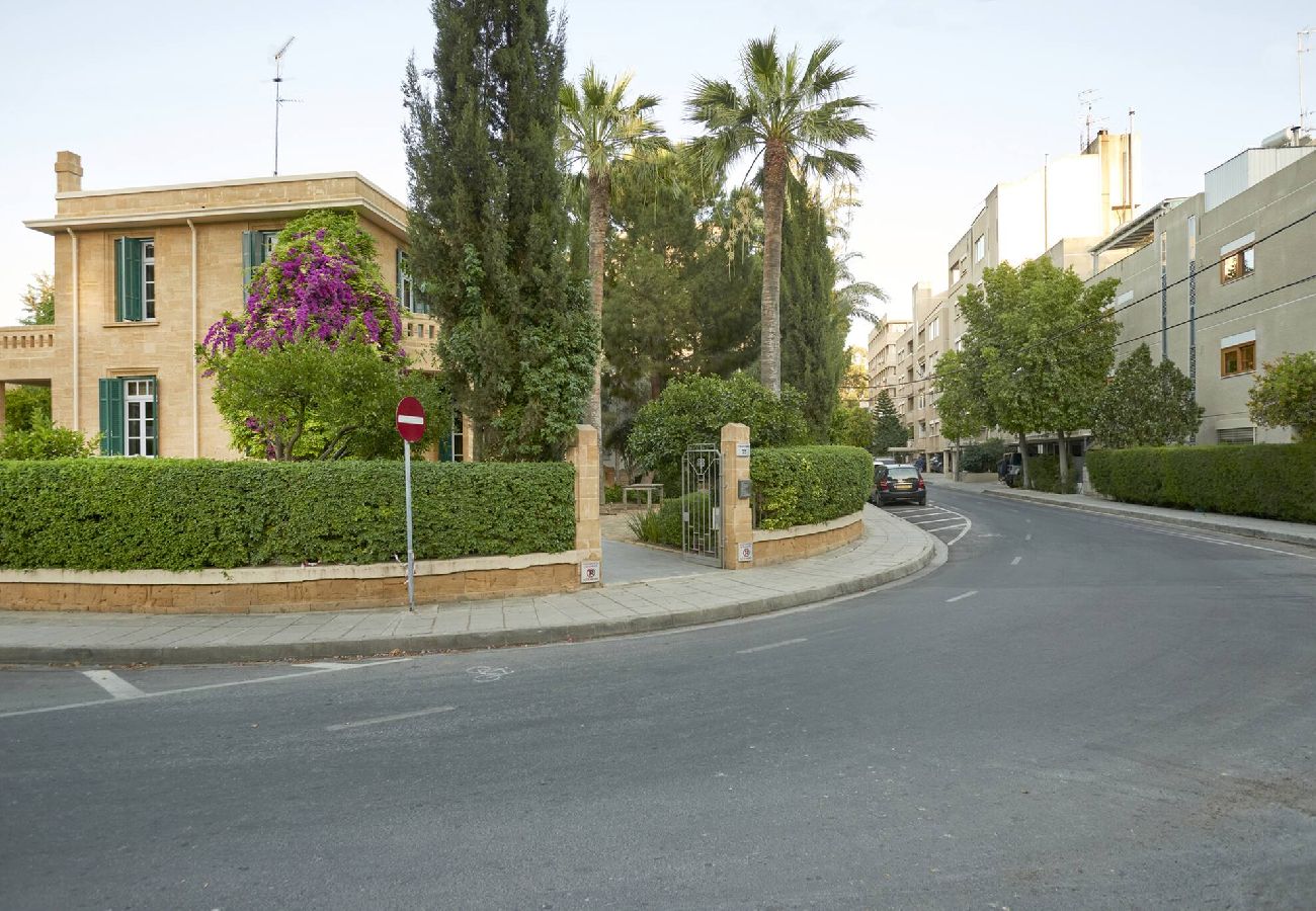 Apartment in Nicosia - Beautifully restored mid-century modern property 