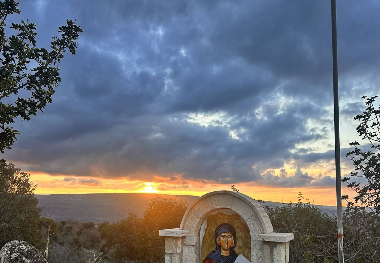 Cottage in Peristerona - Cottage at The Olive Manor | Rustic Village Stay