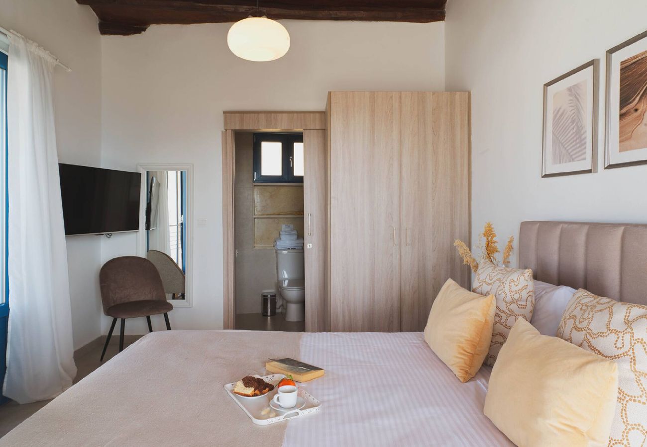 Cottage in Peristerona - Olive Manor, Boutique Heritage Retreat 