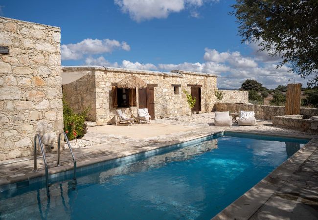 House in Paphos - Soumaki - A Serene Countryside Hideaway 