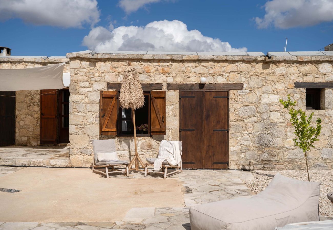 House in Paphos - Soumaki - A Serene Countryside Hideaway 