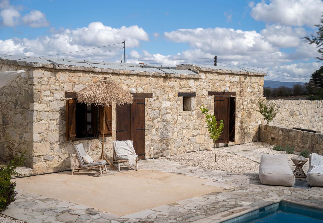 House in Paphos - Soumaki - A Serene Countryside Hideaway 