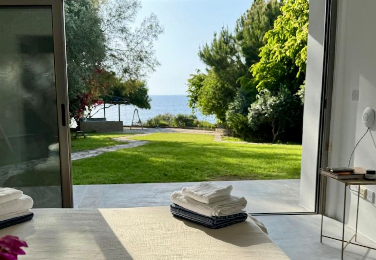 House in Pomos - Pomos Villa — Stunning Views / Private Beach / Secluded