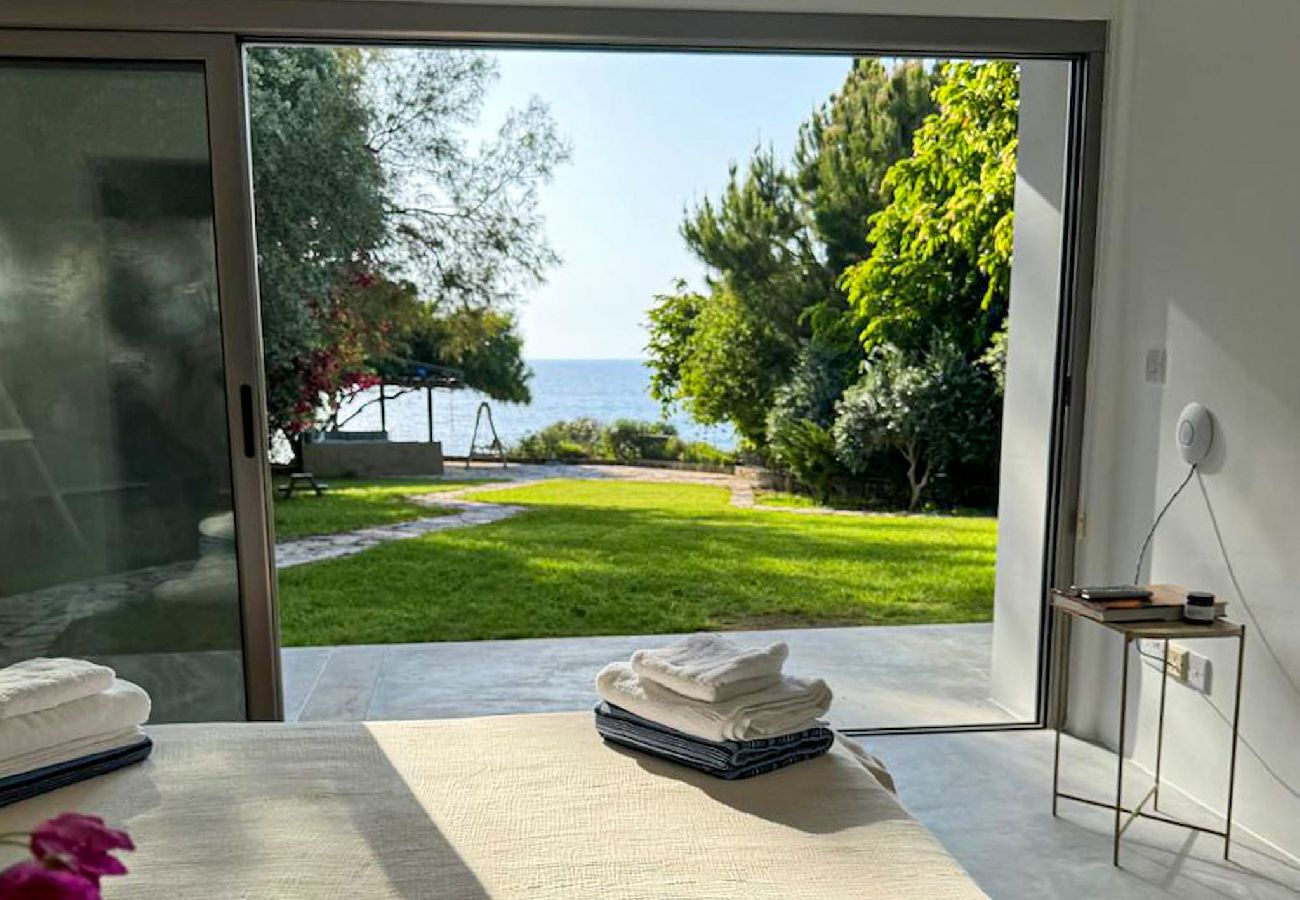 House in Pomos - Pomos Villa — Stunning Views / Private Beach / Secluded