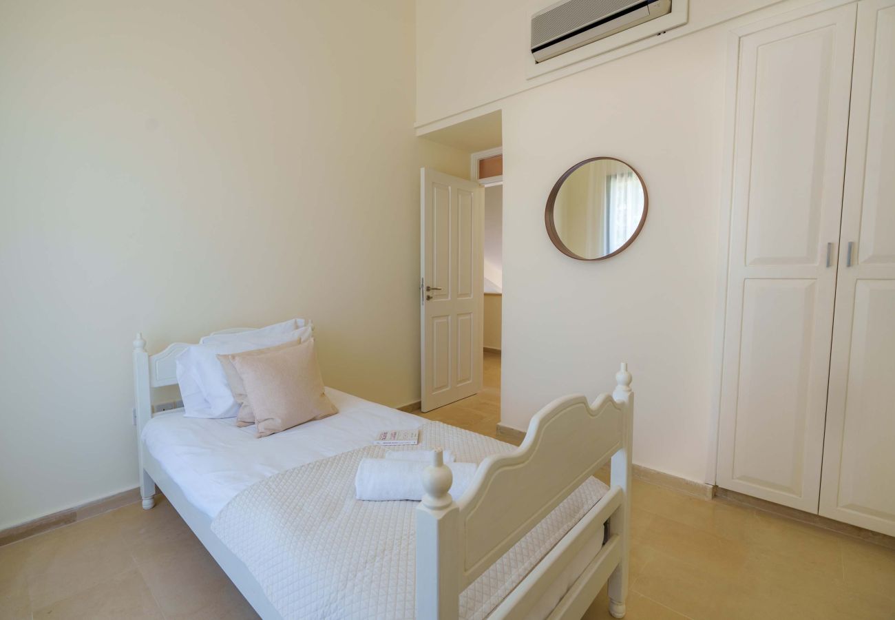 Villa in Peyia - Villa Pomegranate, Elegant Peyia Escape