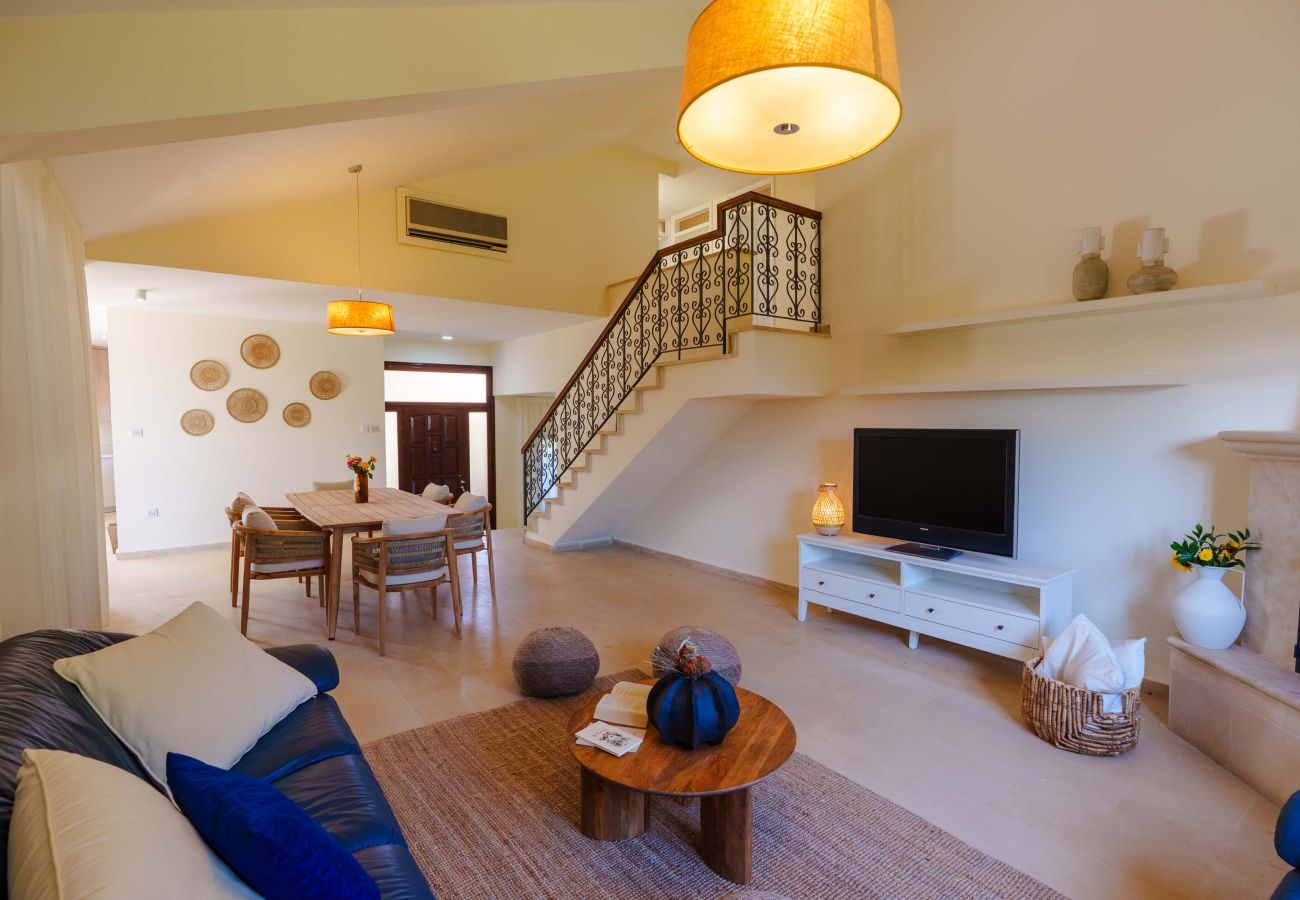 Villa in Peyia - Villa Pomegranate, Elegant Peyia Escape